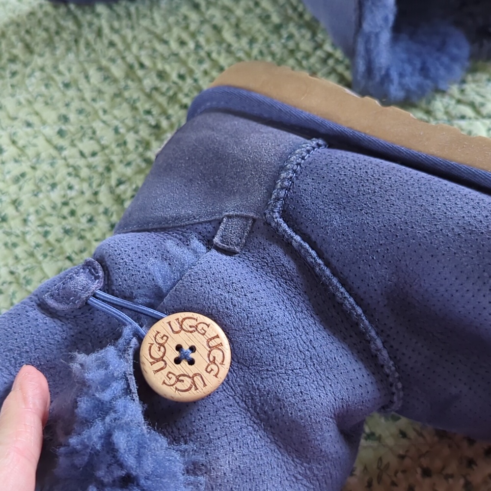 UGGs - Picture 5 of 10